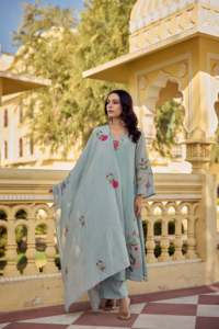 Ensemble Kurta et pantalon en soie Chanderi pour femme, design élégant, avec dupatta, tenue traditionnelle pour les tenues décontractées d'été - Product Image 1