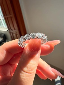 Bague Éternité 3 TCW en Diamant de Laboratoire Taille Ronde, Anneau de Mariage Moissanite Cercle Complet, Bague d'Anniversaire Assortie Empilable - Product Image 5