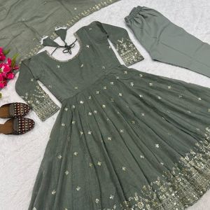 Conjunto de traje Anarkali de seda gruesa para mujer con bordado de lentejuelas, pantalón y dupatta |   Conjunto de Kurti para Fiesta Completamente Cosido - Product Image 5