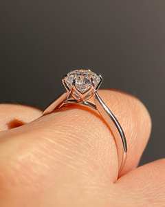 Anillo de compromiso clásico redondo con diamante solitario cultivado en laboratorio, oro rosa de 14 quilates, diseño minimalista, regalo de aniversario para mujer - Product Image 2