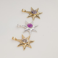 Pendentif Étoile de Mer en Améthyste Naturelle, Laiton Doré, Style Bohème Chrétien, Inspiré de l'Océan, Fait Main, Pierre Précieuse de Créateur, Cadeau Unique pour