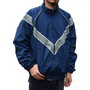 Veste coupe-vent à capuche pour homme de qualité supérieure, taille oversize, manches longues, fermeture éclair, col montant avec poche, logo sur le devant - Product Image 4