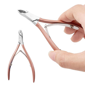 Cortauñas Profesional de Lujo con Doble Resorte y Mango Chapado en Oro, Pinza para Cutículas y Removedor de Piel Muerta de Acero Inoxidable - Product Image 6