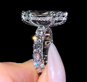 Anillo de compromiso de moissanita con corte marquesa, halo oculto, banda de diamantes pavé completa, engaste de puntas chapado en oro, anillo nupcial de lujo - Product Image 3