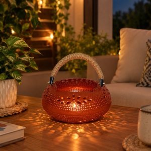 Porte-bougie votif suspendu marocain en fer bronze vintage moderne fantaisie luxueux unique petit pour la décoration de la maison, des fêtes et des mariages - Product Image 1