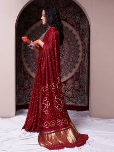 Sari Bandhani Tradicional Hecho a Mano en India, Sari de Seda Pura Teñido con Técnica Tie-Dye para Mujer, para Bodas y Fiestas, Última Colección de Diseñador - Product Image 3