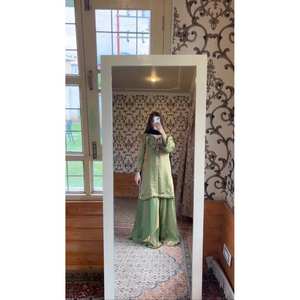 Conjunto de traje Salwar Kameez para fiesta con bordado pesado y lentejuelas, hecho de poliéster. - Product Image 2