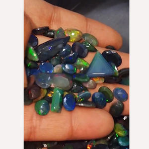 421 pièces d'opale noire naturelle éthiopienne de 8 mm à 13 mm, ovale, octogonale, facettée, 553 carats, lot IRoc Sales, pierres précieuses taillées, 388 $ US - Product Image 3