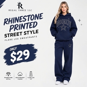 Conjunto de Sudadera con Capucha y Pantalones Deportivos Holgados con Estampado de Diamantes de Imitación Personalizados OEM, Ropa Deportiva Urbana de Gran Tamaño para Mujer, Conjunto de 2 Piezas para Invierno - Product Image 1