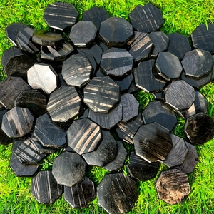 Hyperstène naturel rayé, cristal octogonal gravé, pierre précieuse foncée polie à la main pour la méditation, le Reiki et la guérison énergétique des chakras - Product Image 6