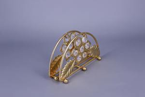 Porte-serviettes en métal doré à motif floral avec détails en cristal, idéal pour les réunions de famille, l'accueil des invités et les cadeaux élégants - Product Image 4