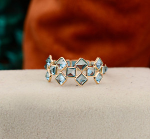 Bague éternelle en topaze bleue suisse naturelle, taille princesse, en or jaune massif 18 carats – Bague géométrique à double rangée de pierres précieuses - Product Image 1