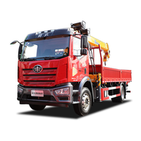 Camion grue FAW J6L 220HP 4X2 avec flèche de levage hydraulique, capacité de levage de 20 tonnes, hauteur de levage de 21,6 m pour la construction urbaine