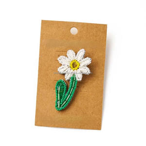 Aplique de Lujo con Cuentas de Cobre, Lazo Bordado a Mano, Lentejuelas, Perlas y Cuentas de Semilla, Plateado, Diseño Personalizado para Novias - Product Image 4