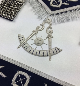 Delantal de Logia Azul Past Master - Delantal Ceremonial Masónico de Terciopelo Azul Marino Bordado - Proveedor Mayorista - Product Image 6