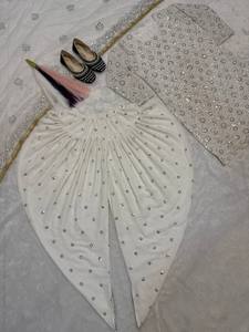 เสื้อท็อปผ้าจอร์เจตต์เทียมดีไซน์ใหม่ พร้อมกางเกงโดติและผ้าคลุมไหล่ สำหรับงานแต่งงานและงานดิวาลี - ผ้าไม่ยับ ใส่ได้สองด้าน - Product Image 5