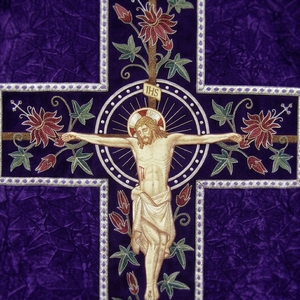 Casulla Romana Morada Bordada a Mano, Vestimenta Litúrgica, Túnica de Sacerdote para Culto Religioso, Talla y Diseño Personalizados - Product Image 4