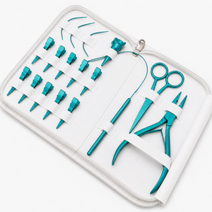 Ensemble d'outils de perlage professionnels avec finition or rose, pinces, ciseaux et aiguilles interchangeables dans un étui en similicuir zippé - Product Image 6