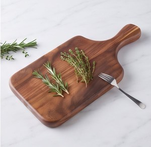 Tabla de cortar rectangular de madera pulida con asa, grano marrón natural - Product Image 5