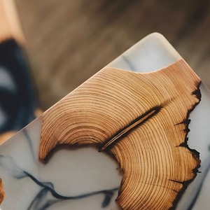 Sous-verres en résine et bois de noyer - Faits à la main, imperméables, design moderne pour la décoration de la maison, sous-verres de luxe personnalisés - Product Image 3