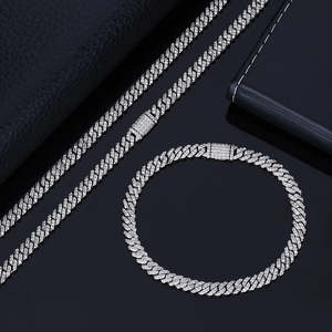ชุดกำไลข้อมือเงินแท้ 925 ยี่ห้อ RB Gems แบบ Cuban Link ขนาด 18 นิ้ว ชุบทอง ประดับเพชร VVS Moissanite แบบ Micro-Pav ดีไซน์ทันสมัย - Product Image 2