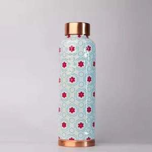 Botella de Agua de Cobre con Diseño de Flor de Magnolia y Perla sobre Fondo Acuático, Reutilizable para Hogar, Oficina y Viajes - Product Image 5