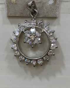 จี้รูปดอกทานตะวันคุณภาพสูง ขายดี พร้อมสร้อยคอประดับเพชรซิคอนทรงกลม สำหรับผู้หญิง เครื่องประดับอัญมณี ขายส่ง - Product Image 1