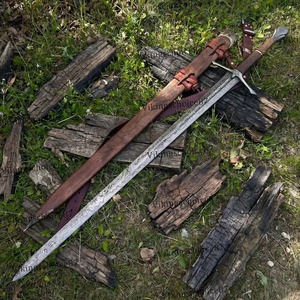 Épée de haute qualité en acier Damas avec garde et pommeau en bois, fourreau en cuir – Cadeau pour un ami - Product Image 2