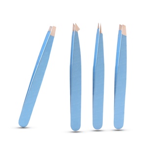 Pinza para Cejas de Acero Inoxidable Japonés con Punta Puntiaguda Diseñada para un Depilado Preciso, Indoloro y Profesional - Product Image 1