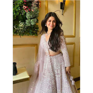 Vêtements de soirée Lehenga Choli pour femmes avec fil et ensemble de travail séquentiel - Product Image 1