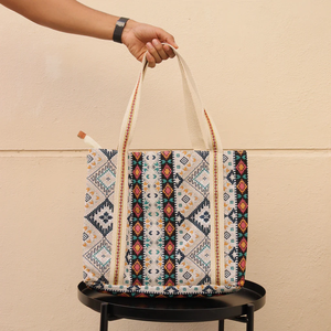 Bolso tote con cuentas - Bolso hecho a mano con diseño de peces tropicales y conchas rosas, bolso de hombro colorido para la playa de verano de Whimsy Art Craft - Product Image 2