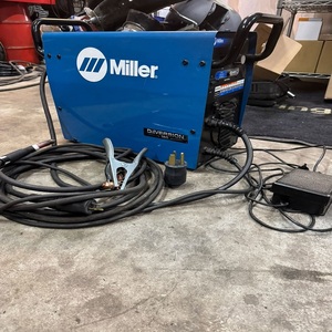 Máquina de Soldadura Industrial Miller que Ofrece Soporte de Soldadura Confiable para Talleres de Fabricación, Equipos de Mantenimiento y Soldadores Expertos - Product Image 3