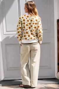 Veste florale pour femme au design unique, imprimé floral élégant, vêtement d'extérieur décontracté, manches longues, veste légère tendance disponible - Product Image 6