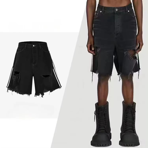 Shorts en jean baggy déchirés Y2K pour hommes, avec rayures latérales, coupe oversize, style streetwear, shorts amples pour l'été - Product Image 3