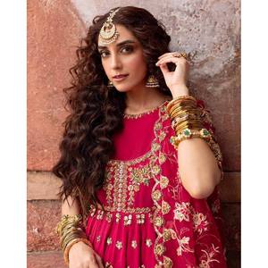 Vêtements indiens et pakistanais de créateur, broderie de séquence et de zari sur robe et dupatta - Product Image 5