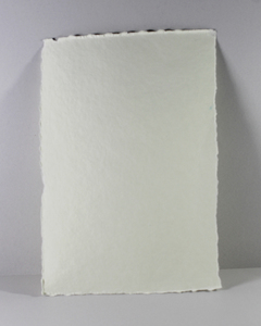 Papel reciclado de algodón hecho a mano sin ácido ni madera para tarjetas A4 de 300 g/m² con borde deckledge / Hojas de dibujo, venta al por mayor de material escolar - Product Image 1