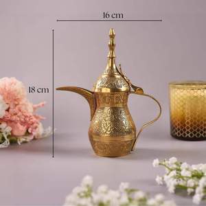 Cafetière décorative en laiton finition vintage pour la décoration intérieure, accent de table pour le Ramadan et l'Aïd, style moyen-oriental, servant de service. - Product Image 2