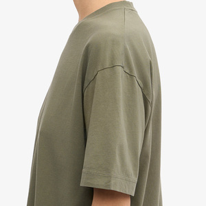Camiseta de Cuello Redondo para Mujer, Color Verde Oliva, Manga Corta, Estilo Casual Minimalista con Logotipo Estampado, 100% Algodón Orgánico, Corte Regular, Ropa de Verano - Product Image 6