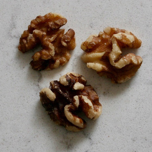 Núcleos de Nuez de Primera Calidad Sin Cáscara, Nueces Peladas Orgánicas Crudas en Mitades Claras a Precio de Mayoreo - Product Image 1