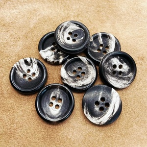 Boutons en corne de buffle noire naturelle de 23 mm, écologiques, à faire soi-même, 34L, 4 trous, polis, tachetés, pour manteau et trench-coat, vente en gros - Product Image 4