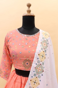 Lehenga Choli en soie pour femmes, imprimé, traditionnel, ethnique, avec dupatta |   Vêtements de fête et de mariage - Product Image 3