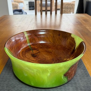 Cuencos de Resina Elegantes Hechos a Mano con Diseño Antiguo, Cuenco para Servir de Resina de Color Verde, Precio Accesible - Product Image 1