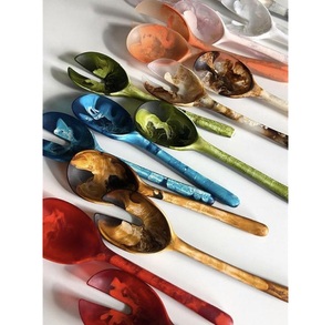 Cuchara de resina para mesa de comedor, hecha a mano, brillante y pulida, con mango de resina para utensilios de cocina, producto en oferta. - Product Image 3