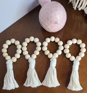 Anneaux de serviette en bois bohème avec pompons, forme circulaire perlée blanche, décoration de table écologique, accessoire de mariage - Product Image 2