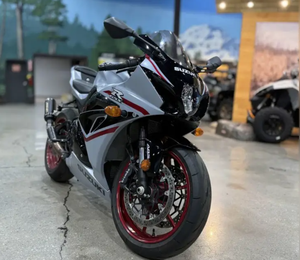 Nouvelles motos sportives GSX-R 1000 2023 abordables, 1000 cm³ - Product Image 2