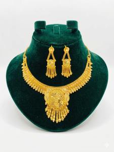 Juego de Joyería de 4 Piezas Chapado en Oro de 24K Hecho a Mano para Mujer, Diseño Atemporal para Compromiso, Aniversario, Boda, Uso Diario, Regalo Moderno - Product Image 3