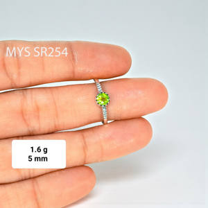 แหวนพลอยเพอริดอทดีไซน์ธรรมชาติ น้ำหนักเบา แหวนเงินแท้ 925 ราคาขายส่ง เครื่องประดับเงิน - Product Image 1