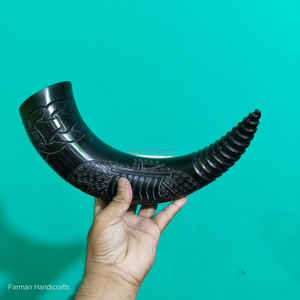 Jarra Vikinga de Lujo Hecha a Mano con Cuerno de Buey y Grabado de Barco Vikingo, Soporte de Cuero, Capacidad de 500ml, Antiderrames, Precio - Product Image 2