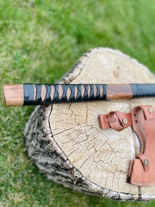 Hache Viking Traditionnelle Faite à la Main en Acier à Haute Teneur en Carbone avec Manche en Bois et Fourreau en Cuir – Couteaux de Chasse Tactiques Utilitaires en Gros - Product Image 3