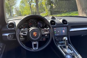 Voiture d'occasion abordable et soignée, Porsche 718 Boxster Cabriolet 2022, prête à être expédiée - Product Image 2